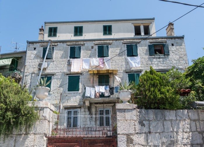 Szürke mediterrán ház